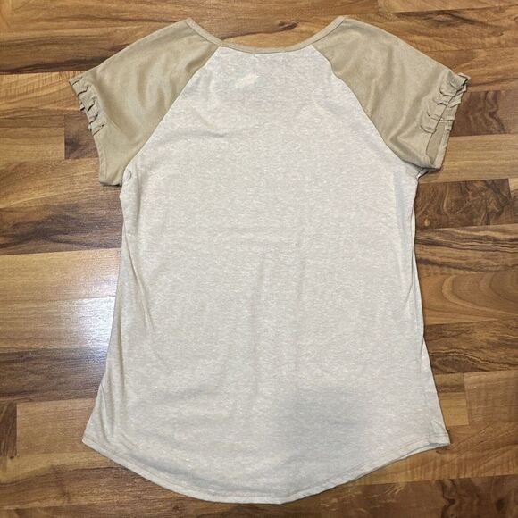 Maurice's TAN & Gold Large Western Style Graphic T, Faux Suede Sleeves NWT - Picture 5 of 5